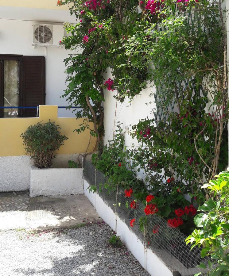 Artemis Rooms Frangokastello Exterior foto