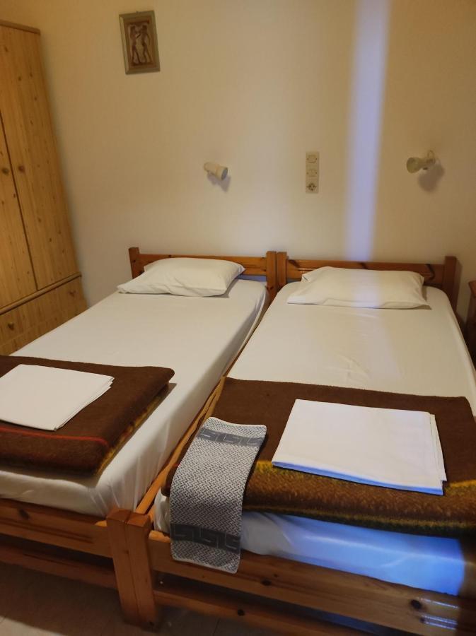 Artemis Rooms Frangokastello Exterior foto